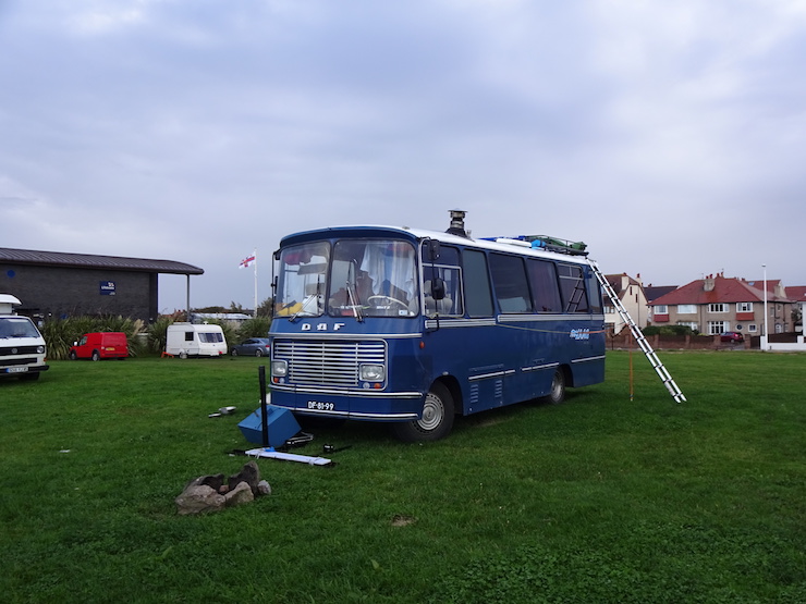 blue daf bus